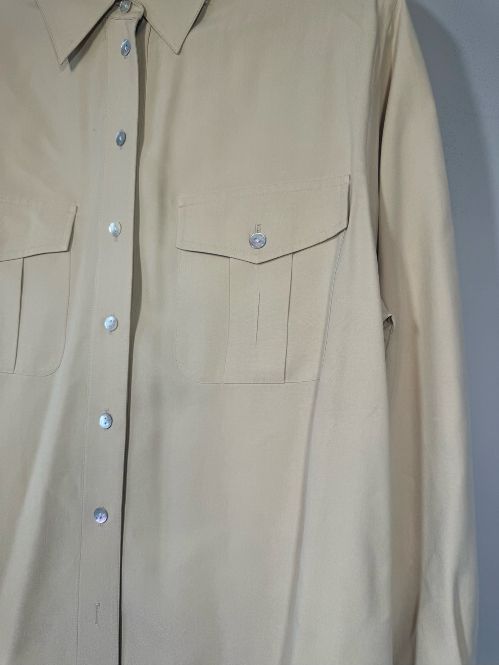 Jones New York  100% Silk Cream Button-Down blouse with Flap Pockets - Picture 3 of 6